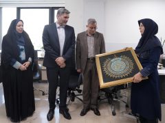 تجلیل از خواهر شهید «صادق محمدیاری» به مناسبت هفته دفاع مقدس