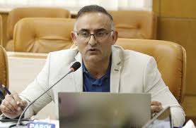 پاسخ‌گویی به ۸۳ درصد شکایات مردمی در سامانه حقوق مسافر هوایی در نیمه نخست امسال / تعلیق ۸ دفتر خدمات مسافرتی به دلیل عدم پاسخ‌گویی به شکایات