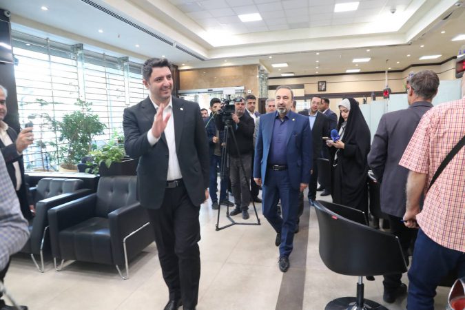 تأکید بر ارتقای خدمات مشتری‌مدار و تقویت اعتماد عمومی در جریان بازدید مدیران ارشد بانک مرکزی و بانک ملی ایران از شعب سابق بانک آینده