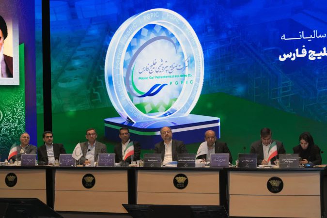 «فارس»، ۱۲۶ هزار و ۵۰۰ میلیارد تومان سود ساخت/ تأمین مالی ۱۲ هزار میلیاردتومانی فارس از بازار سرمایه/ هیچ‌ پروژه‌ای بدون پیوست تأمین مالی دیگر آغاز نخواهد شد/ تولید با ضرر معنا ندارد، با شجاعت جلوی آن را می‌گیرم/ سهم گروه صنایع پتروشیمی خلیج‌فارس از بازار سرمایه به بازار به ۱۴.۹۲ درصد افزایش یافت/ اجرای طرح رهبران فردای صنعت پتروشیمی، تضمین اشتغال نخبگان بومی / اعلام اولویت‌های تأمین خوراک برای مجتمع‌های گروه/ نیروی انسانی متخصص، ارزشمندترین دارایی فارس