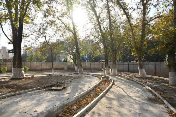 بهسازی میدان تجریش با رویکرد حفظ هویت و صیانت از درختان کهنسال ادامه دارد