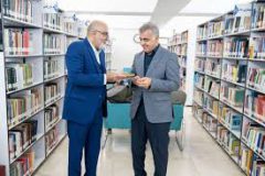 بازدید مدیرعامل گروه توسعه پتروایران از کتابخانه عمومی پارک‌شهر به مناسبت روز کتاب و کتاب‌خوانی