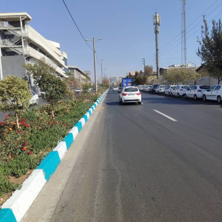 رنگ‌آمیزی ۸۰۰۰ متر از جداول خیابان اتحاد در منطقه ۴ تهران