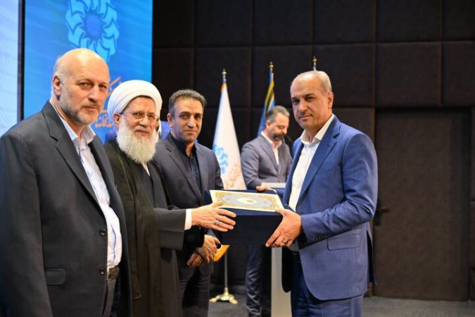 تقدیر از شهردار منطقه یک به‌عنوان شهردار برتر در ترویج فرهنگ کتابخوانی