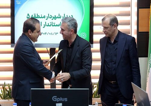 تجلیل استاندار ایلام از شهرداران مناطق ۵، ۲ و ۱۸