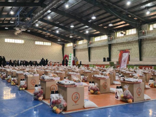 توزیع ۴۵۰ بسته معیشتی میان خانواده‌های کم‌برخوردار منطقه ۱۹