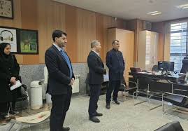 مدیرعامل بیمه البرز در بازدید سرزده از شعبه شهرکرد: رضایت مشتریان مؤثرترین تبلیغ است