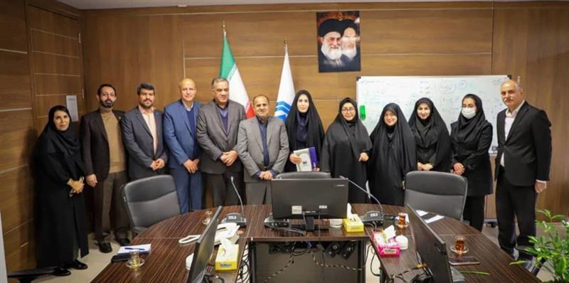 تجلیل از خانواده شهدا و بسیجیان نهاد ناظر صنعت بیمه