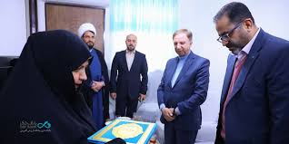 دیدار مدیرعامل و عضو هیأت‌مدیره بانک دی با مادر شهید جنگ ۱۲ روزه