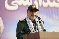 باید امروز با چشمان بیدار، اقدامات دشمن را رصد کنیم