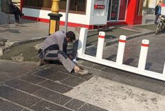 نصب گیت‌های ورودی و خروجی میدان آئینی امام حسین(ع)