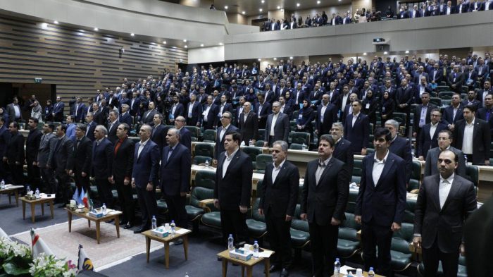 تجلیل از شعب برتر بانك صنعت و معدن در گردهمایی رؤسای موفق شعب بانك‌ها و مؤسسات اعتباری كشور