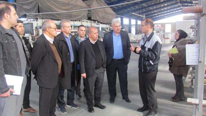 عضو هیات عامل بانك صنعت و معدن در سفر به استان كرمانشاه و بازدید از واحد تولیدی كاغذ معدنی خسروی: حمایت از این طرح، گامی موثر در مسیر توسعه طرح های دوستدار محیط زیست است