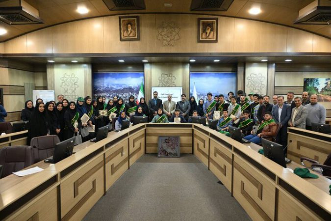 پایگاه اصلی آموزش‌های شهروندی، مدارس است