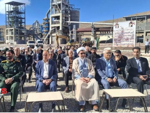 كارخانه سیمان سفید ازنا با تأمین مالی بانك صنعت و معدن به بهره برداری رسید