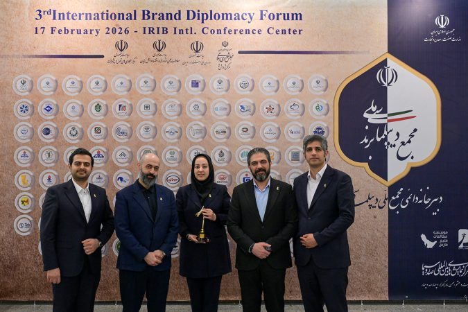 تداوم افتخارآفرینی بانک پاسارگاد؛ دریافت تندیس «سفیر اقتصاد» در مجمع ملی دیپلماسی برند