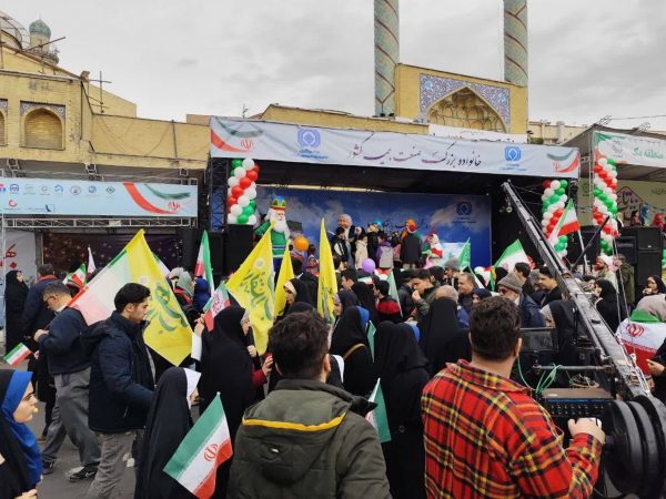 حضور پررنگ خانواده بزرگ صنعت بیمه کشور در راهپیمایی ۲۲ بهمن