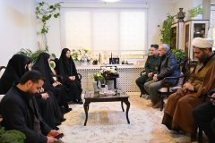 دیدار شهردار منطقه یک با خانواده شهدای جنگ رمضان