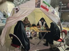 تجدید میثاق با آرمان‌های رهبر شهید انقلاب با برپایی ایستگاه‌ های صلواتی و خدمات پزشکی در میدان تجریش در کنار تجمع مردمی