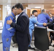 دیدار نوروزی مدیرعامل و جمعی از روسای پتروشیمی شهید تندگویان با کارکنان این مجتمع ساعاتی پس از تحویل سال