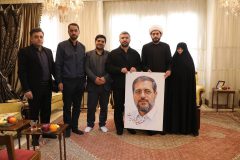 دیدار شهردار منطقه ۱۳ با خانواده شهید «علیرضا بیات» معاون شورای عالی امنیت ملی ایران