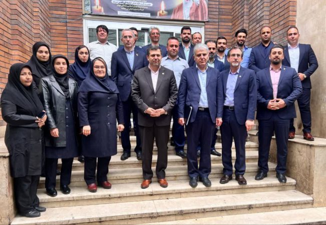 حضور مدیرعامل بیمه آسیا در شعبه بابل/تاکید بر رفع موانع شبکه فروش و تقدیر از نمایندگان برتر
