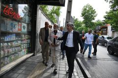 آغاز اهدای نشان قهرمان محله به ۲۷۰ کسبه در محلات منطقه یک