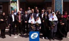 ادای احترام به معلمان و خانواده‌های معظم شهدای جنگ رمضان
