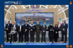 تندیس بلورین دوازدهمین دوره جایزه تعالی صنعت پتروشیمی در دستان مدیرعامل پتروشیمی شهید تندگویان