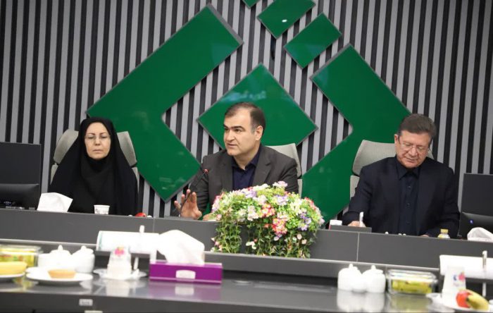 بیمه مركزی در اداره شركت‌ها دخالت نمی‌كند اما با اختلال در بازار برخورد خواهد كرد