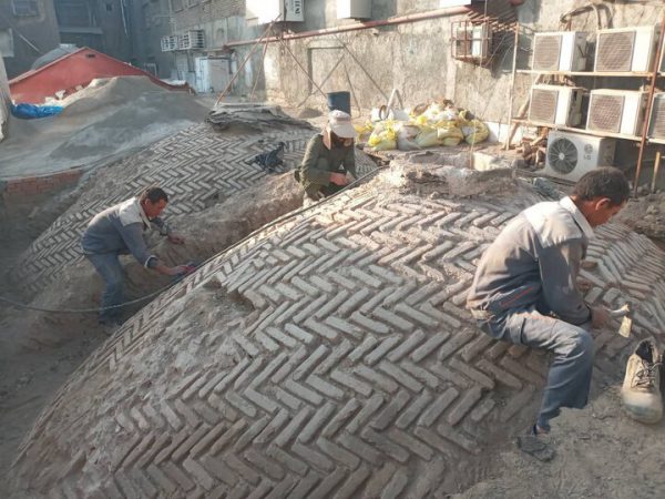 از سبک‌سازی تا اجرای آجرفرش بام بازار حراج غربی