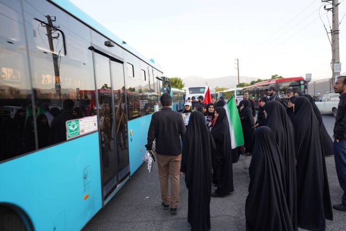 میزبانی شهرداری منطقه یک از کاروان‌های زائران در آیین وداع با «رهبر شهید»