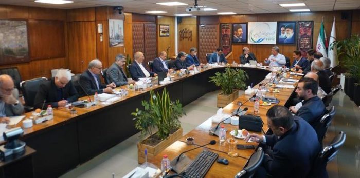 نشست بررسی قرارداد تأمین برق مجتمع‌های پتروشیمی با حضور محمد شریعتمداری، مدیرعامل هلدینگ خلیج فارس و رجبی مشهدی، معاون برق و انرژی وزارت نیرو برگزار شد.