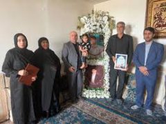 دیدار مدیرعامل و کارکنان شرکت پتروشیمی دهدشت با خانواده شهید مهندس علی کیانی/ ابلاغ پیام مدیرعامل شرکت صنایع پتروشیمی خلیج فارس به خانواده شهید
