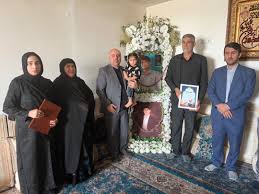 دیدار مدیرعامل و کارکنان شرکت پتروشیمی دهدشت با خانواده شهید مهندس علی کیانی/ ابلاغ پیام مدیرعامل شرکت صنایع پتروشیمی خلیج فارس به خانواده شهید