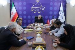 بررسی مسائل بازنشستگان آموزش‌وپرورش یزد در دیدار با نماینده مردم و مدیر بیمه دی