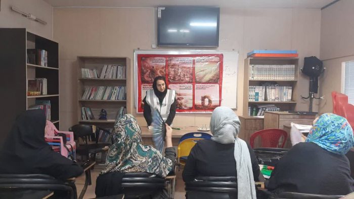 *آموزش تفکیک پسماند و ترویج هفته بدون پلاستیک و نصب پوسترهای طرح در نقاط مختلف*