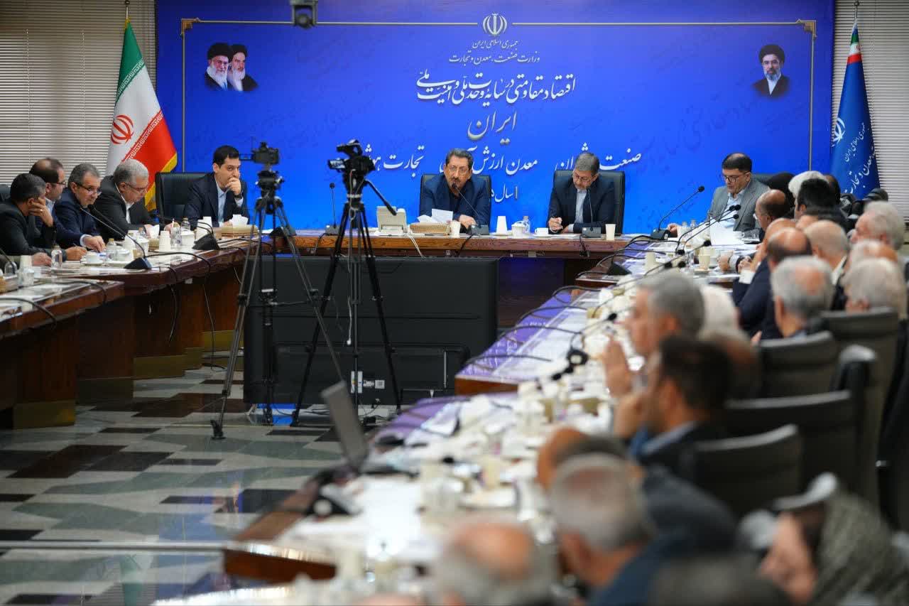 اتابک: مطالبات تولیدکنندگان با اولویت در هیأت دولت پیگیری می‌شود