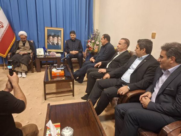 دیدار مدیرعامل پست‌بانک ایران با نماینده ولی‌فقیه در استان ایلام